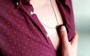 Necklace detects abnormal heart rhythm
