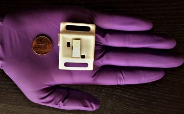 Wearable sensor for patients with inflammatory bowel disease