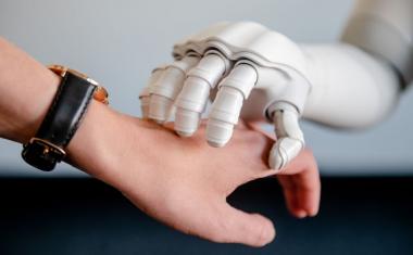 Robot touch makes you feel better