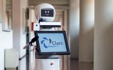 Quarantine: Robot enables communication between people