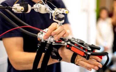 Nimble robotic arms for delicate surgery