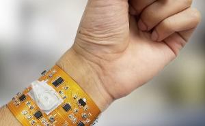 Smart wristband monitors heart rates and physical activity