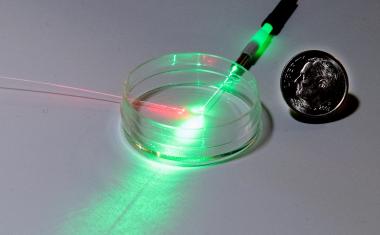 Photonic pH sensor tracks tissue with light