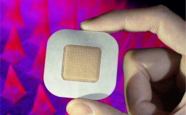 Smart patch automatically delivers insulin