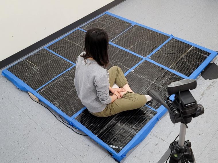 The intelligent carpet inferrs 3D pose from tactile signals.