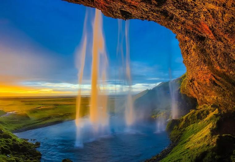 Virtual reality images of the Skógafoss waterfall in Iceland can help to ease...