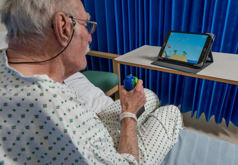 The device improves the patients ability to play physiotherapy-like computer...