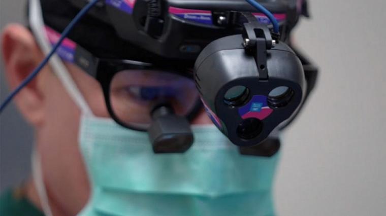 Wearable technology gives neurosurgeons newtool to remove tumors.