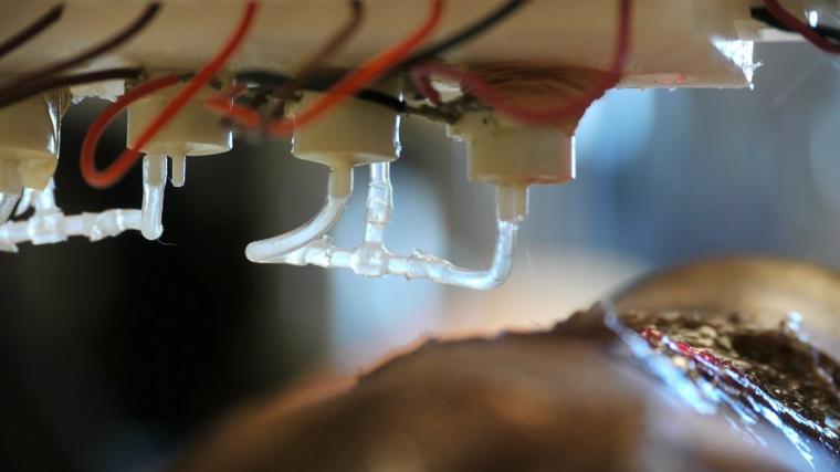 A close up view of the skin bioprinter nozzle.